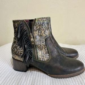 L’ARTISTE Spring Step Boots 39 Women’s Festive Fringe Kami Leather Upper Booties